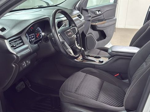 Used 2018 GMC Acadia SLE image 12