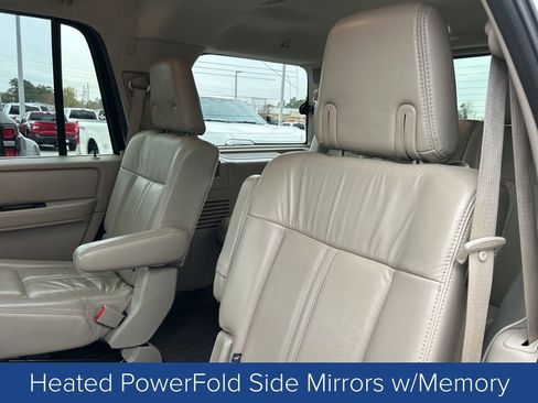 Used 2017 Lincoln Navigator Select image 14