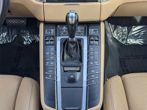 Used 2018 Porsche Macan image 13