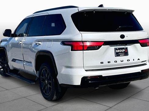 Used 2025 Toyota Sequoia Platinum image 11
