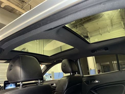 Used 2019 Mercedes-Benz GLA 250 4MATIC image 23