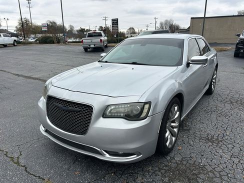 Used 2020 Chrysler 300 Limited image 5