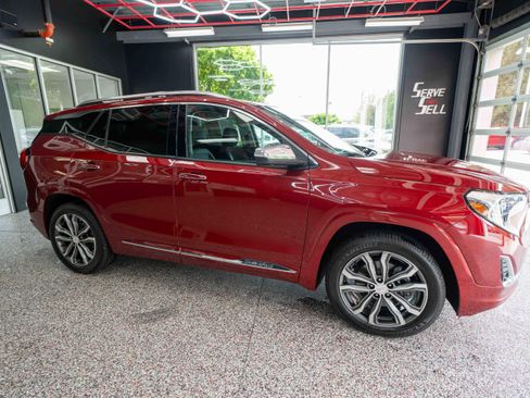 Used 2020 GMC Terrain Denali w/ Denali Premium Package AWD/4WD image 5