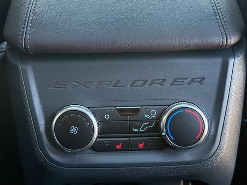 Used 2025 Ford Explorer Platinum image 8