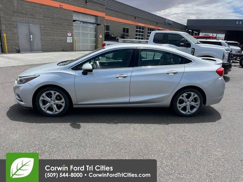 Used 2018 Chevrolet Cruze Premier w/ Enhanced Convenience Package FWD image 12