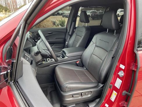 Used 2024 Honda Passport Black Edition image 17