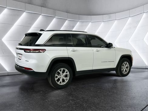 Used 2023 Jeep Grand Cherokee Limited AWD/4WD image 4