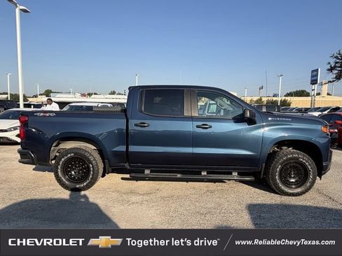 Used 2020 Chevrolet Silverado 1500 Custom w/ Custom Value Package AWD/4WD image 3