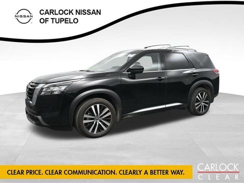 Used 2025 Nissan Pathfinder Platinum FWD image 1