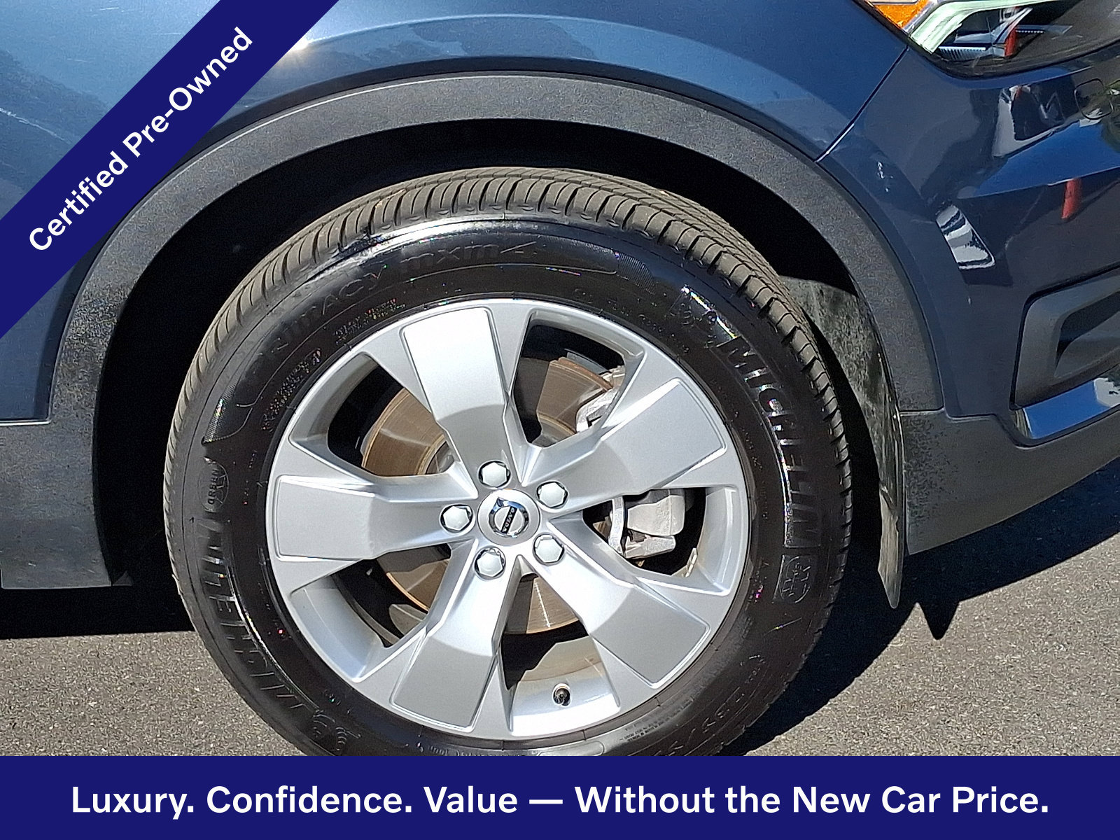 Certified 2022 Volvo XC40 T5 Momentum w/ Premium Package AWD/4WD image 9