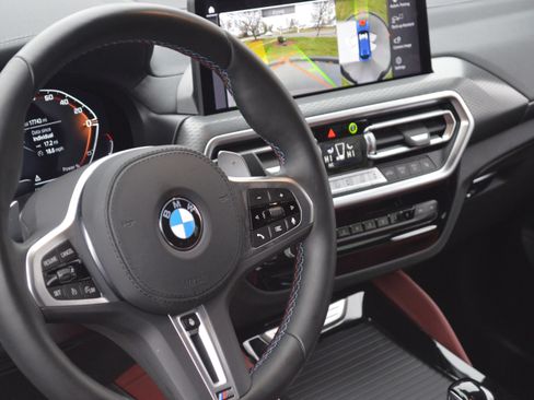 Certified 2025 BMW X4 M40i w/ Premium Package image 25