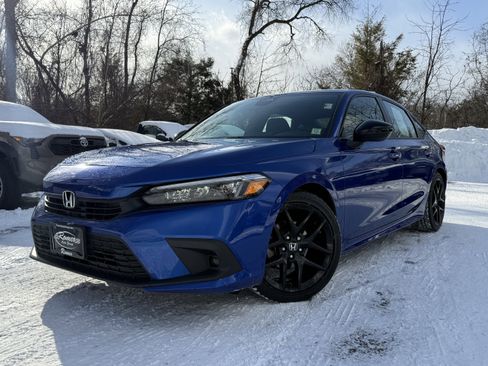 Used 2023 Honda Civic Sport image 1