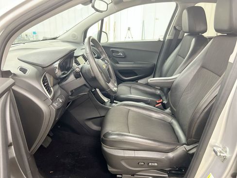 Used 2018 Chevrolet Trax LT w/ LT Convenience Package image 18