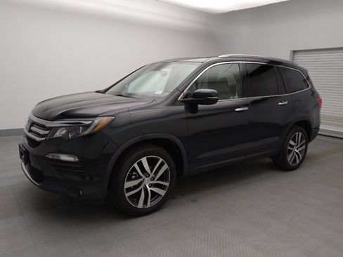 Used 2018 Honda Pilot Touring image 2