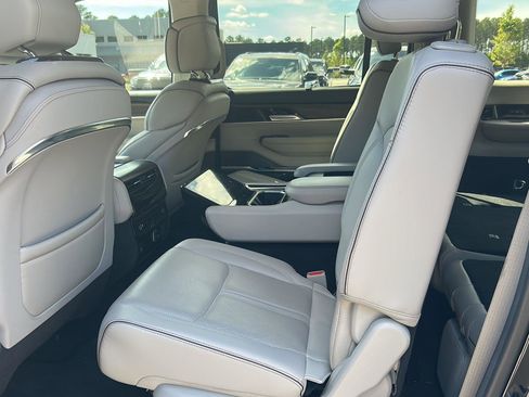 Used 2022 Jeep Grand Wagoneer Series II w/ Convenience Group III AWD/4WD image 10
