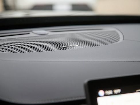 New 2025 Volvo XC90 B6 Ultra w/ Protection Package image 16