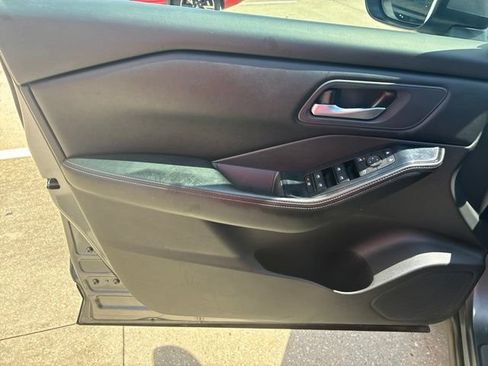 Used 2024 Nissan Rogue SV FWD image 19