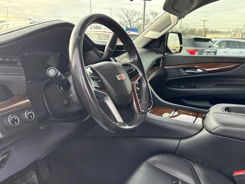 Used 2020 Cadillac Escalade Premium Luxury image 18