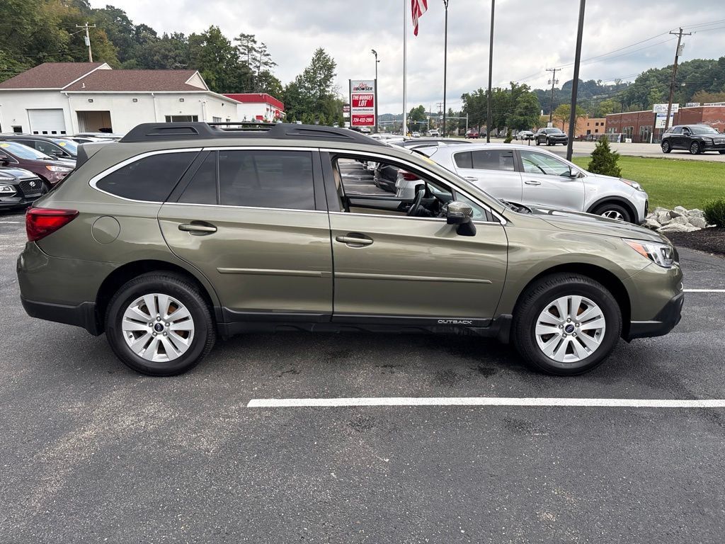 Used 2017 Subaru Outback 2.5i Premium AWD/4WD image 4