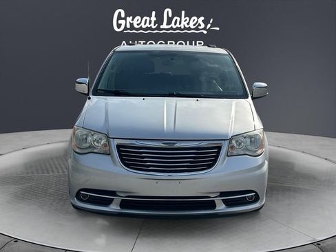 Used 2012 Chrysler Town & Country Touring-L w/ Entertainment Group #2 FWD image 8