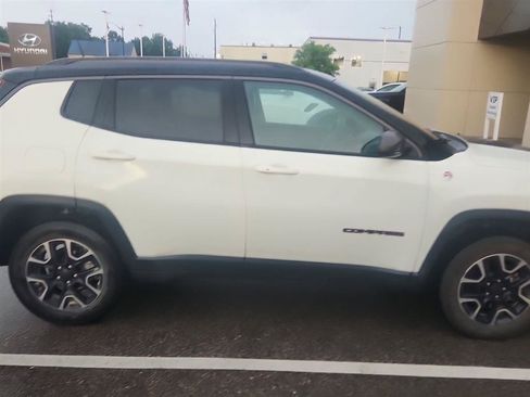 Used 2019 Jeep Compass Trailhawk w/ Cold Weather Group AWD/4WD image 3