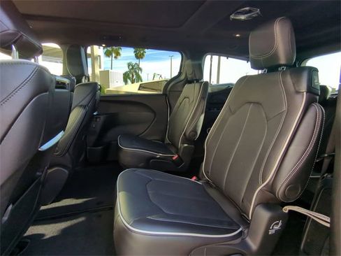 New 2026 Chrysler Pacifica Limited w/ Uconnect Theater Family Group image 17