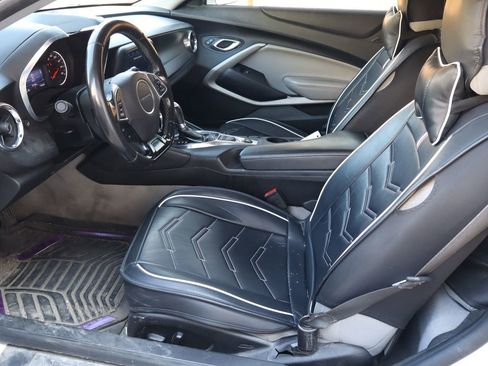 Used 2020 Chevrolet Camaro LT RWD image 15