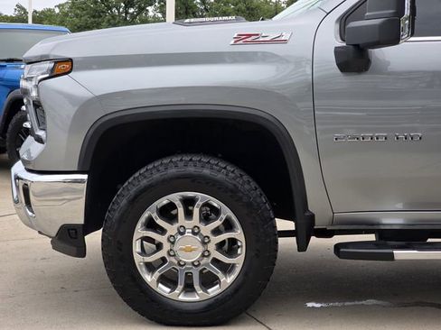 Used 2025 Chevrolet Silverado 2500 LTZ w/ LTZ Plus Package AWD/4WD image 6