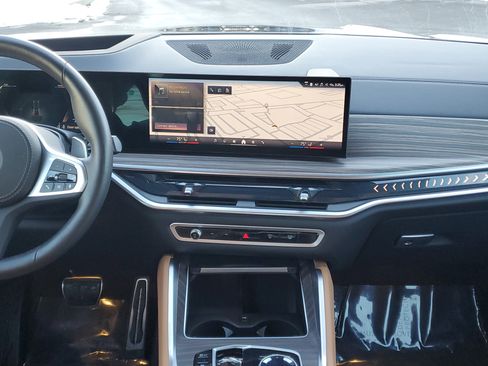 Certified 2025 BMW X6 xDrive40i w/ Executive Package image 22