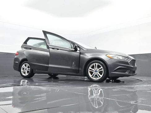 Used 2018 Ford Fusion SE FWD image 29