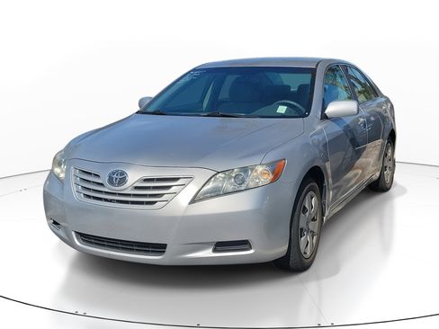 Used 2009 Toyota Camry LE image 3