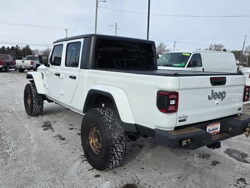 Used 2020 Jeep Gladiator Overland image 2