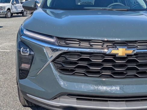 Used 2025 Chevrolet Trax LT FWD image 9