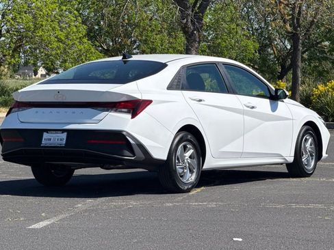 New 2026 Hyundai Elantra SE FWD image 4