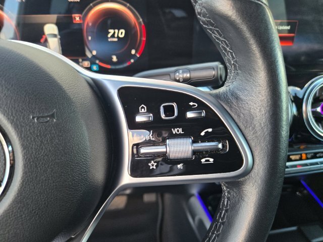 Used 2022 Mercedes-Benz GLB 250 4MATIC image 21