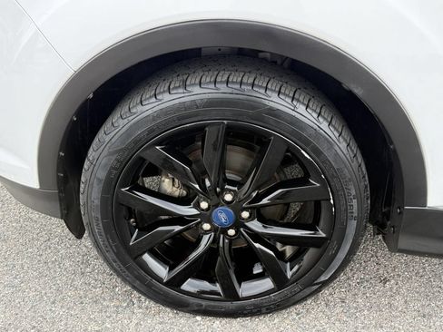 Used 2018 Ford Escape SE w/ SE Sport Appearance Package FWD image 24