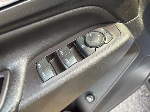 Used 2022 Chevrolet Equinox LT w/ Driver Convenience Package image 16