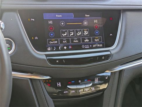 Used 2023 Cadillac XT6 Luxury image 23