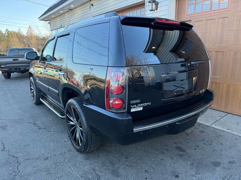 Used 2011 GMC Yukon Denali image 5