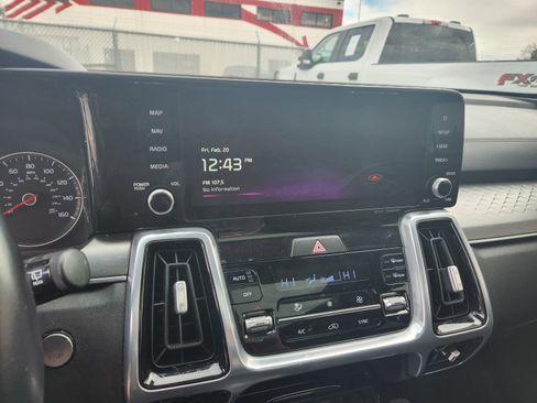 Used 2022 Kia Sorento SX image 17