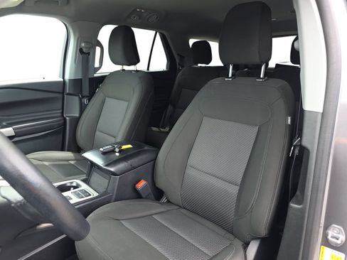 Used 2023 Ford Explorer XLT RWD image 15