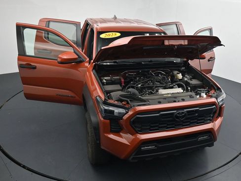 Used 2025 Toyota Tacoma TRD Off-Road AWD/4WD image 42
