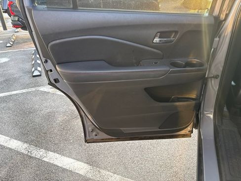 Used 2022 Honda Pilot Black Edition image 29