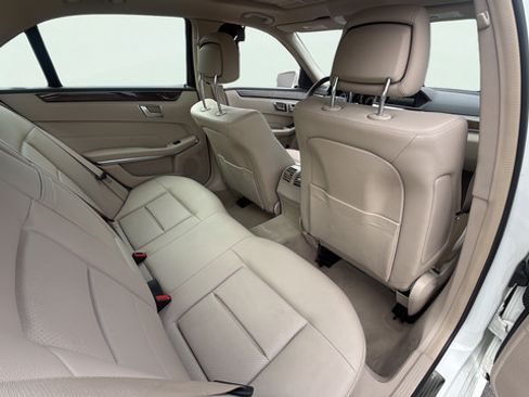 Used 2014 Mercedes-Benz E 350 Sedan image 27
