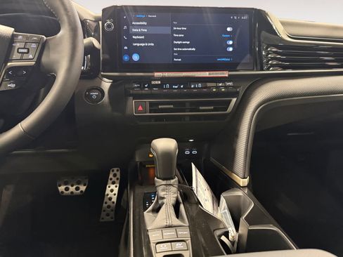 New 2026 Toyota Camry Hybrid FWD image 11