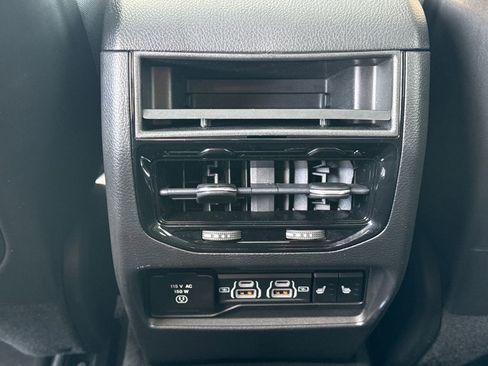Used 2022 Jeep Grand Cherokee Trailhawk AWD/4WD image 30