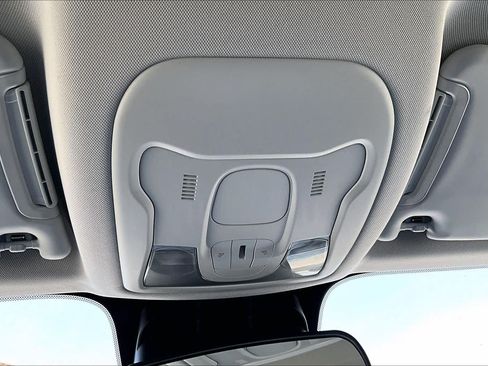 Used 2018 Jeep Renegade Latitude FWD image 31