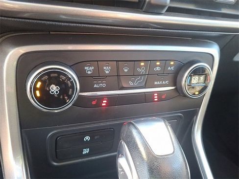 Used 2020 Ford EcoSport SE w/ SE Convenience Package image 13