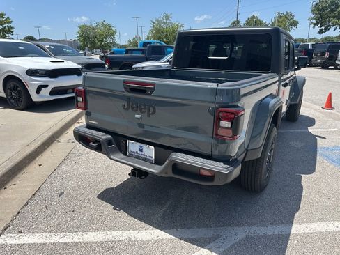 New 2025 Jeep Gladiator Sport image 27