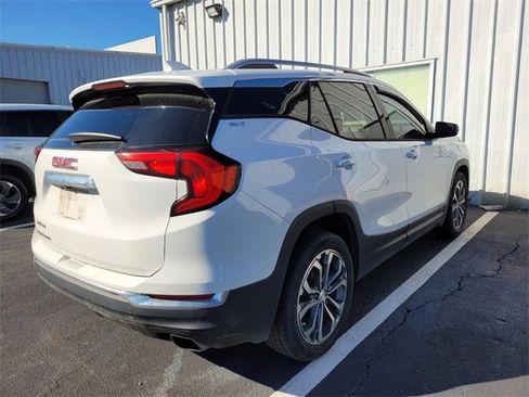 Used 2019 GMC Terrain SLT image 2